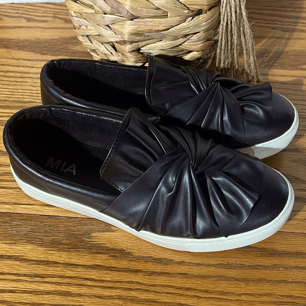 Black Slip-On Women's Shoes by Mia